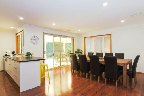 12 Mount Porepunkah Road