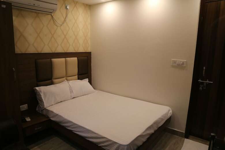 Mona Regency Hotel And Banquet
