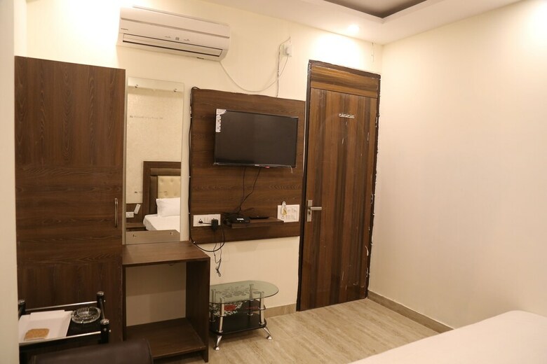 Mona Regency Hotel And Banquet