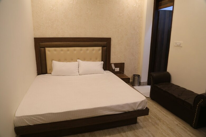 Mona Regency Hotel And Banquet