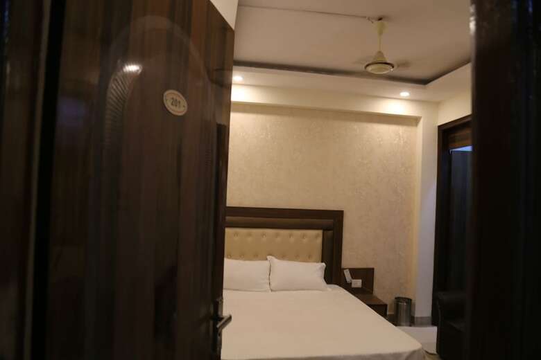 Mona Regency Hotel And Banquet