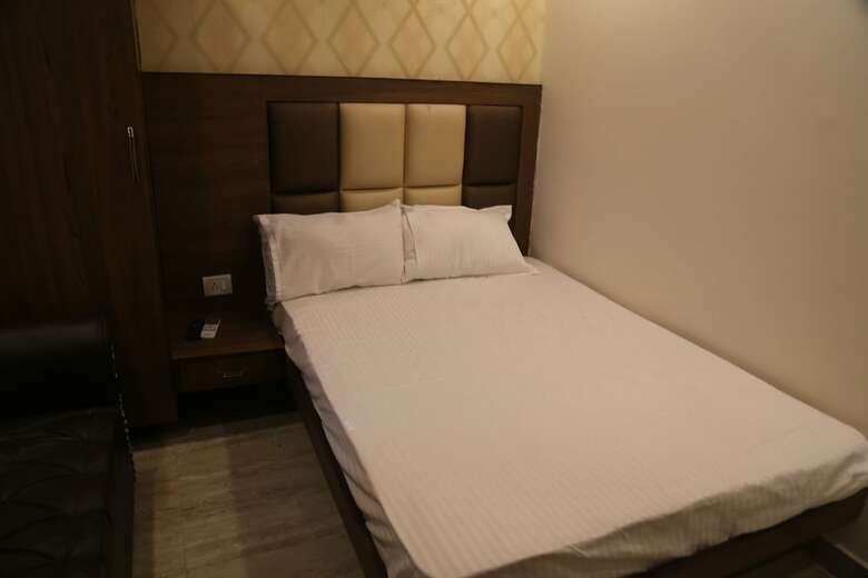 Mona Regency Hotel And Banquet