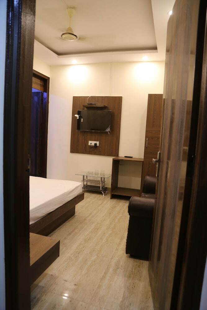 Mona Regency Hotel And Banquet