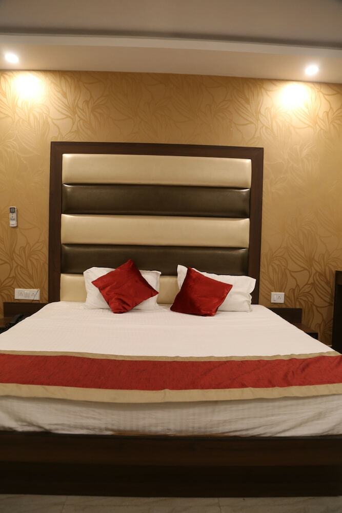 Mona Regency Hotel And Banquet