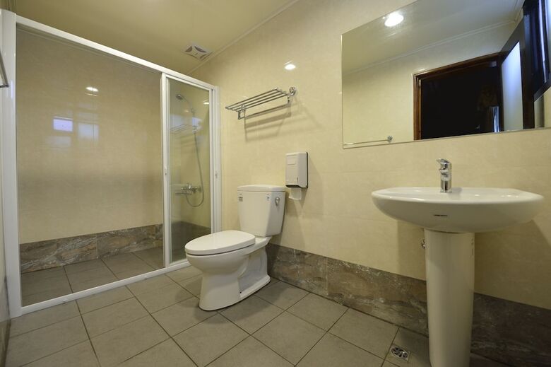 Hotel Shinmingshan Holiday Inn