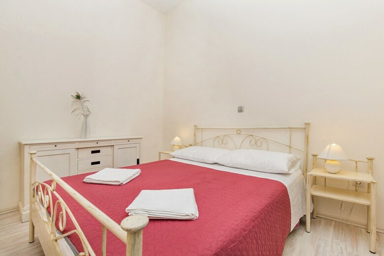 Apartments Lausion