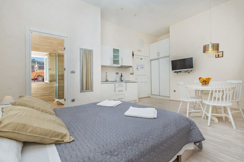 Apartments Lausion