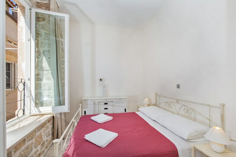 Apartments Lausion