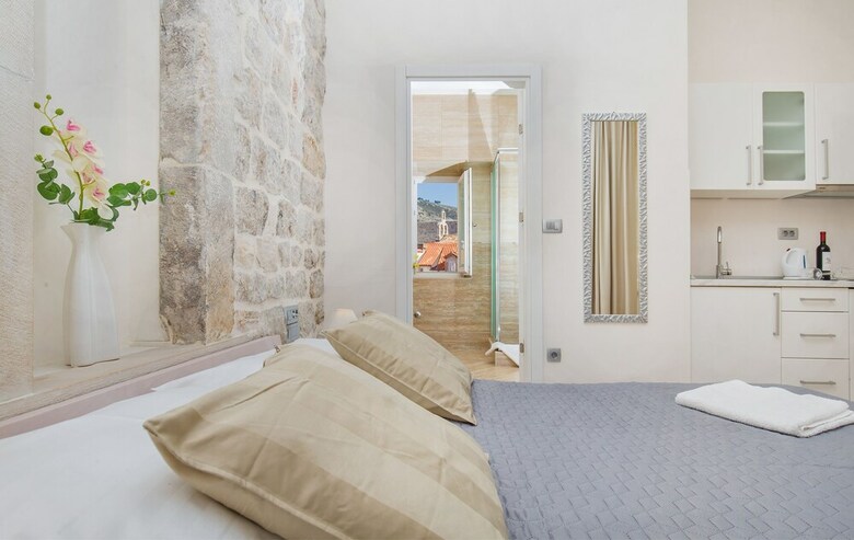 Apartments Lausion