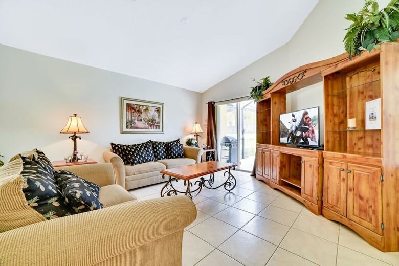 4 Br Pool Home With Spa In Aviana