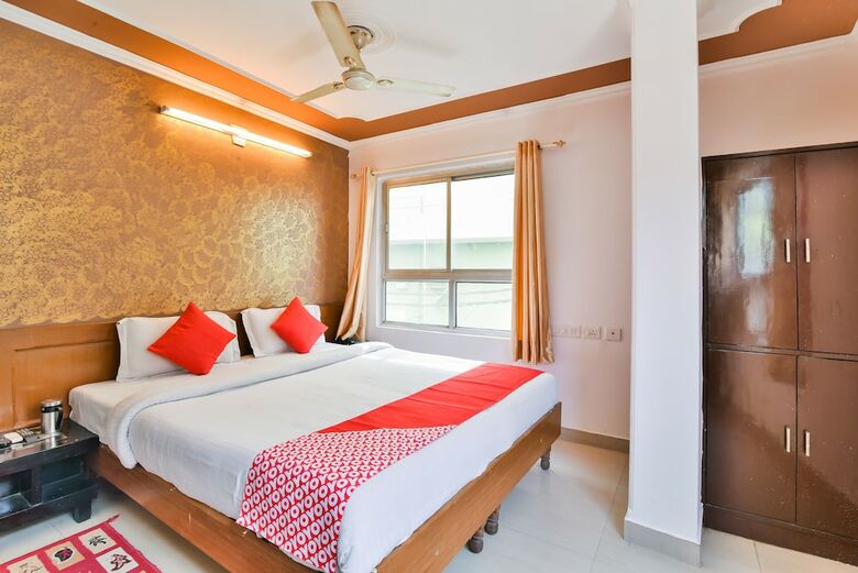 Hotel Oyo 19509 Fly Rooms