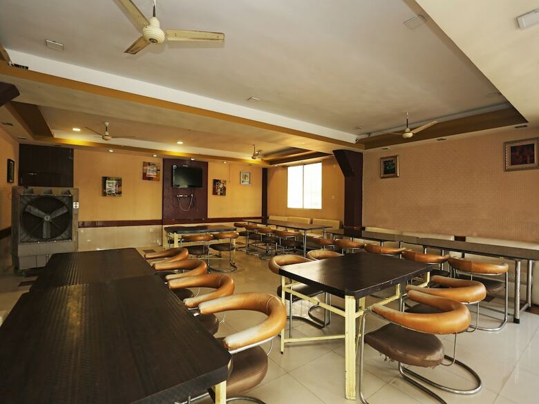 Oyo 24097 Hotel Gangotri