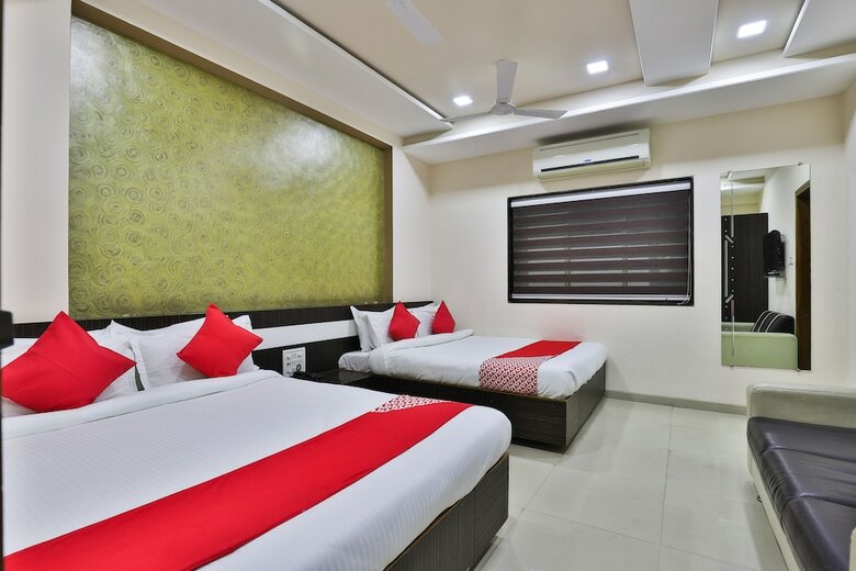 Hotel Oyo 27662 Varma Palace