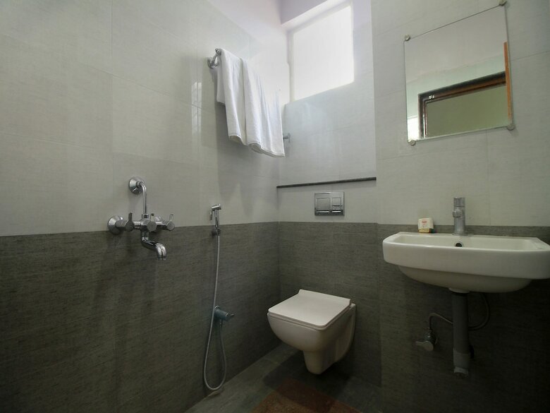 Hotel Oyo 17386 Jaya Mourya Lodge