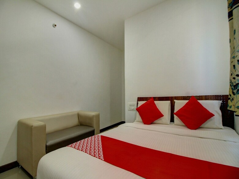 Hotel Oyo 17386 Jaya Mourya Lodge