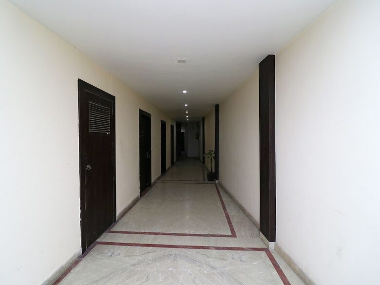 Oyo 23595 Hotel Tajway Inn