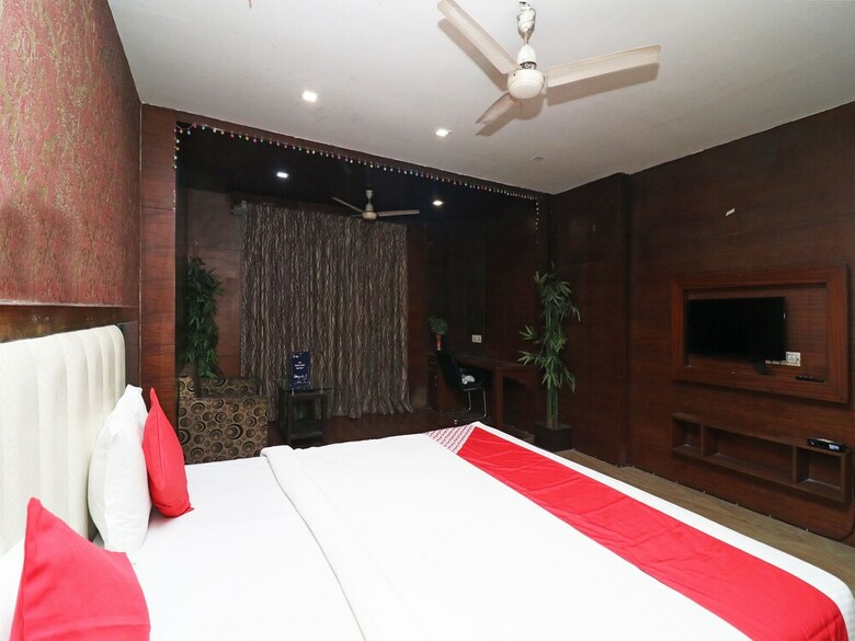Oyo 23595 Hotel Tajway Inn