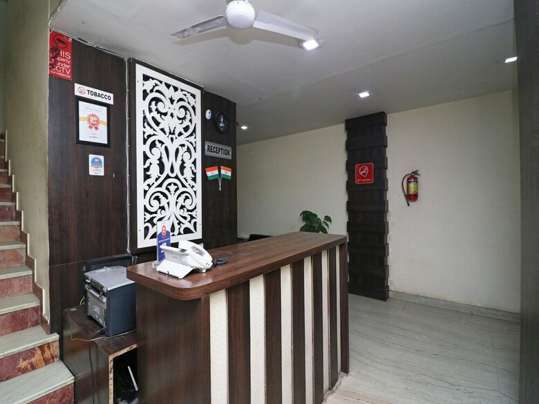 Oyo 23595 Hotel Tajway Inn