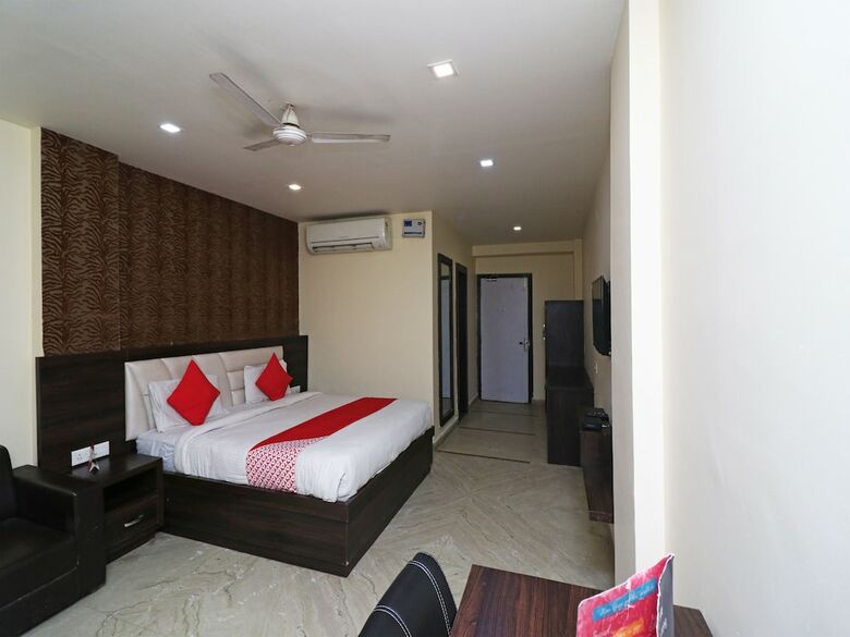 Oyo 23595 Hotel Tajway Inn