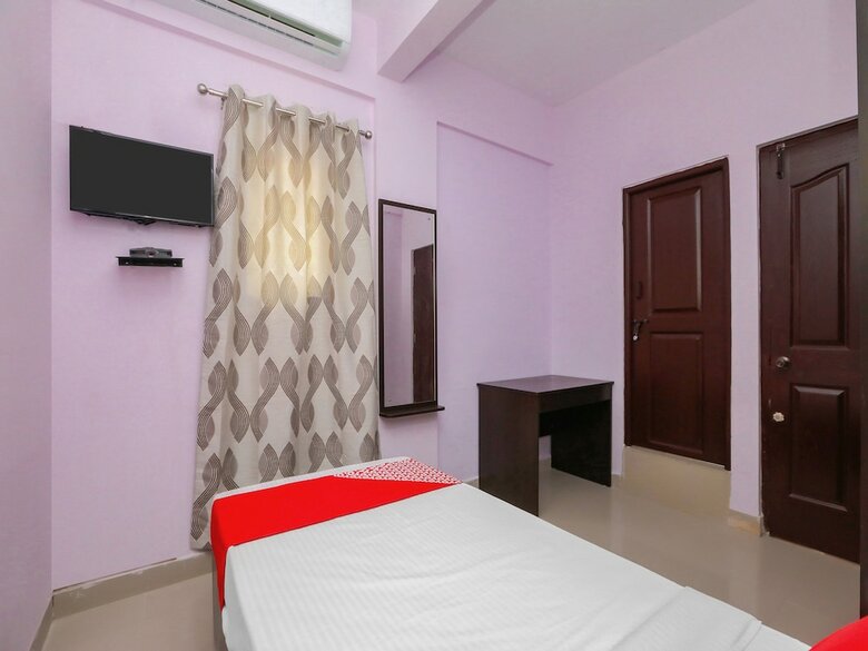 Hotel Oyo 18600 Krish Lakeside Comforts