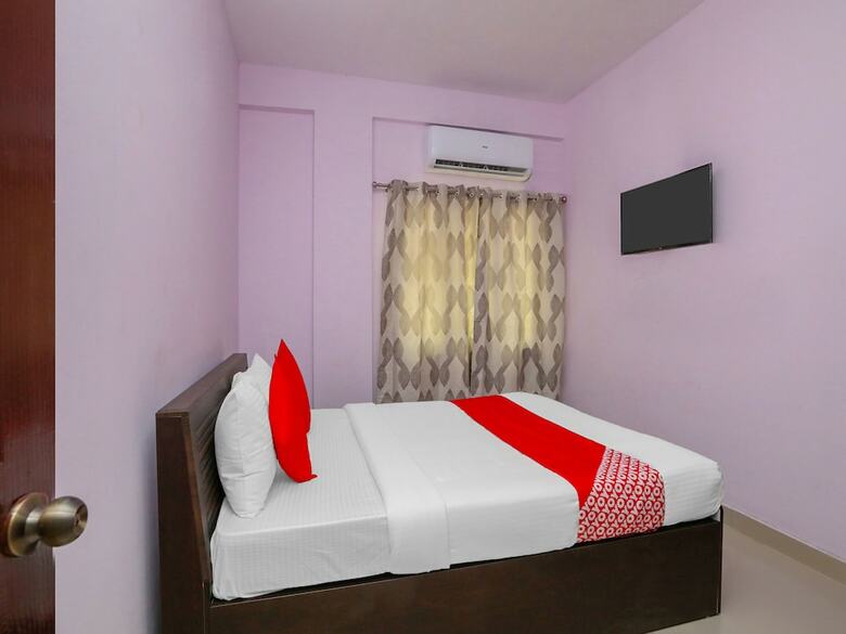 Hotel Oyo 18600 Krish Lakeside Comforts