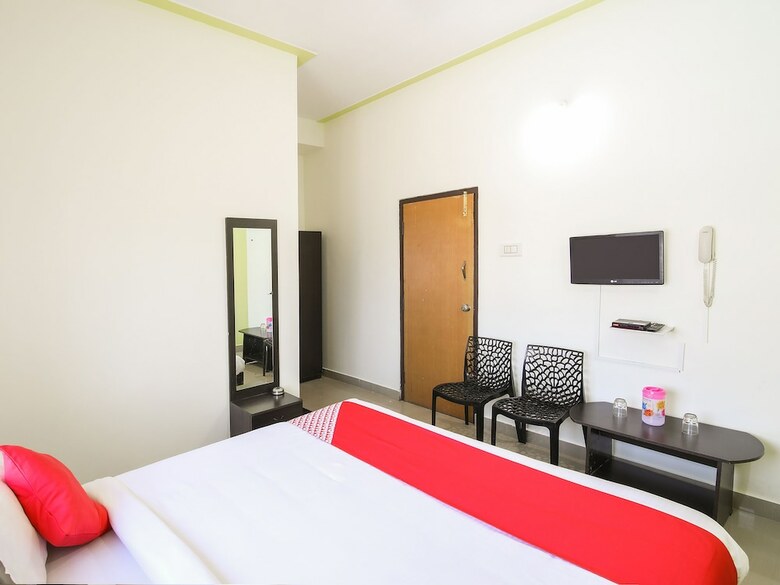 Hotel Oyo 18929 Karanji Residency
