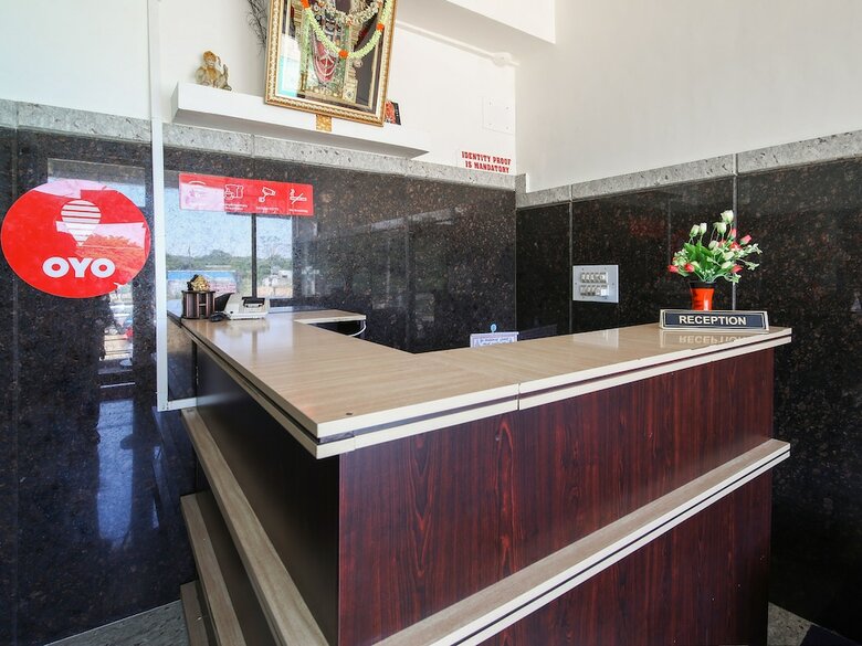 Hotel Oyo 18929 Karanji Residency