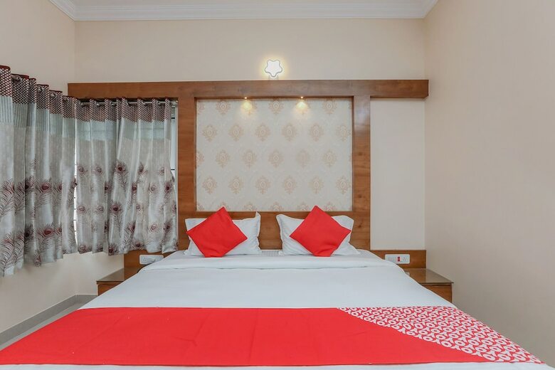 Hotel Oyo 24264 Monisha Residency