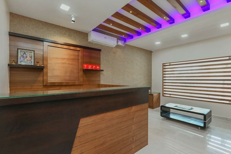 Hotel Oyo 24264 Monisha Residency