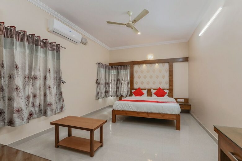 Hotel Oyo 24264 Monisha Residency