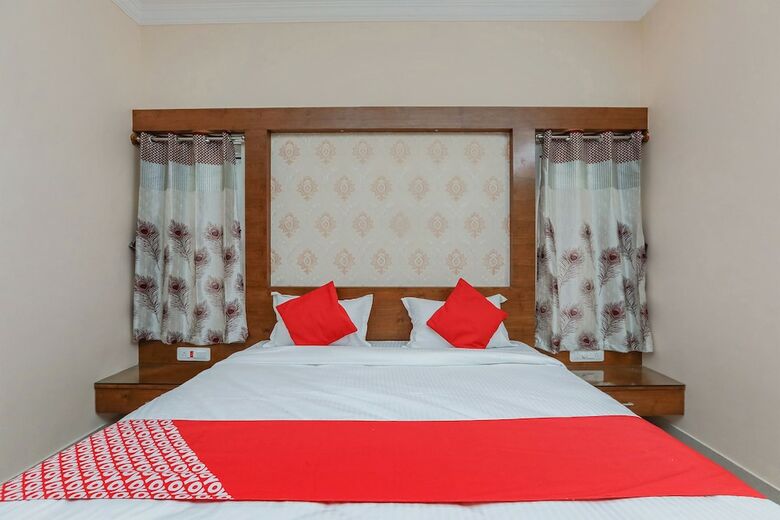 Hotel Oyo 24264 Monisha Residency