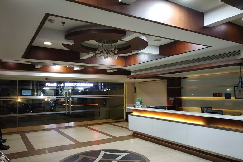 Hotel Oyo 23526 Excalibur Tower