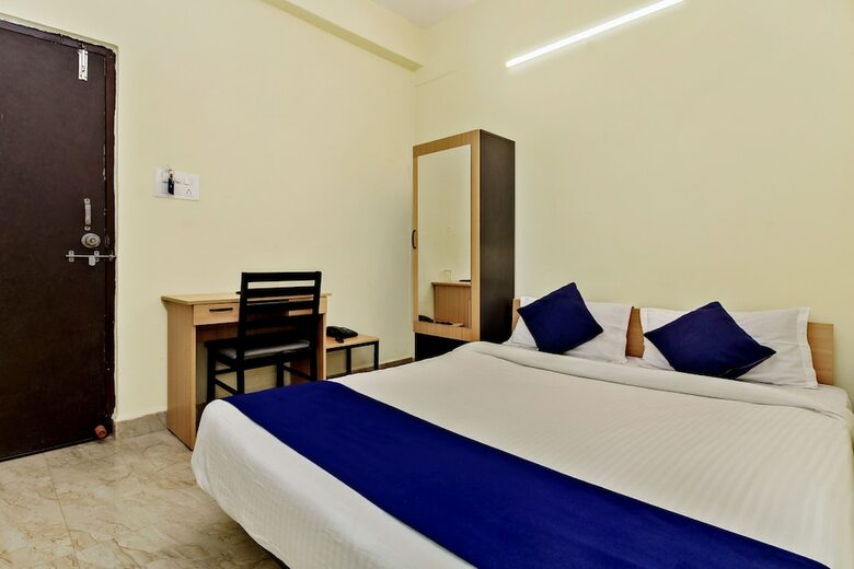 Hotel Silverkey Executive Stays 27824 Dharamkar Residency