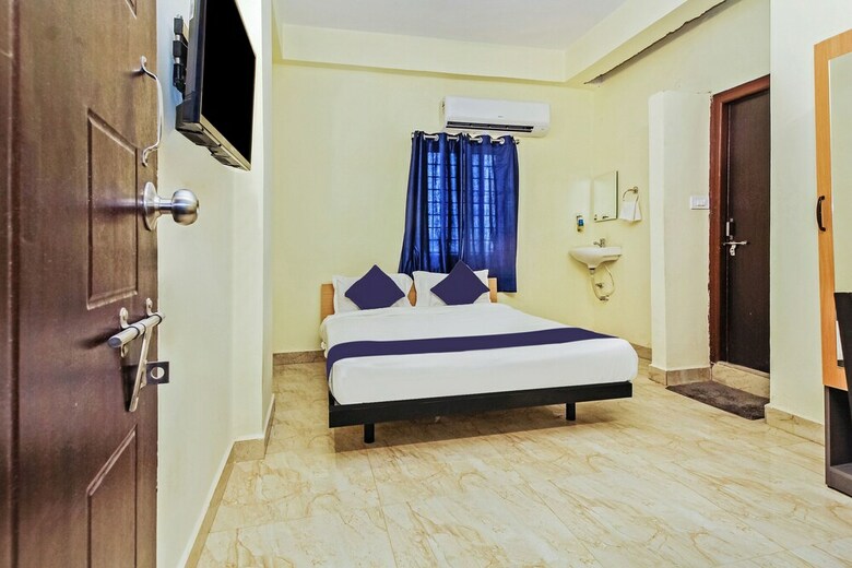 Hotel Silverkey Executive Stays 27824 Dharamkar Residency