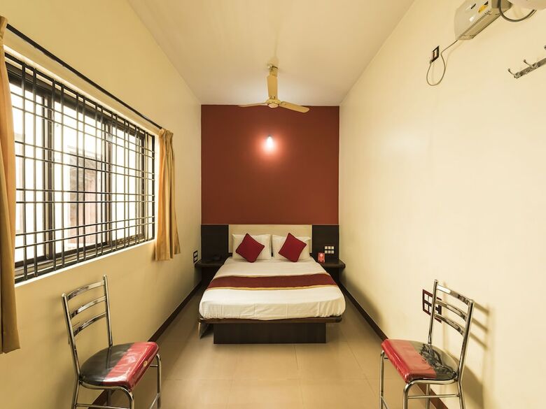 Hotel Oyo 9918 Sri Venkatesha Residency