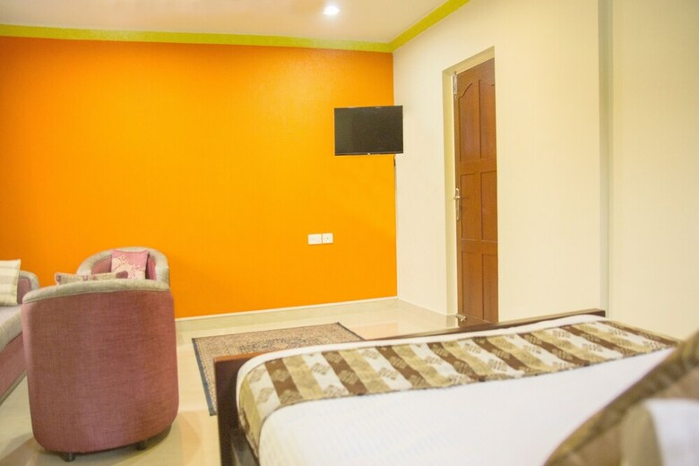 Hotel Oyo 23736 Royale Suites And Apartments