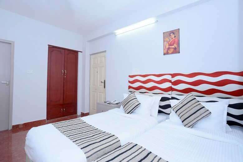 Hotel Oyo 23736 Royale Suites And Apartments