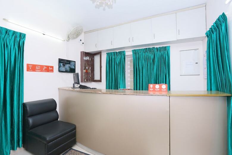 Hotel Oyo 23736 Royale Suites And Apartments