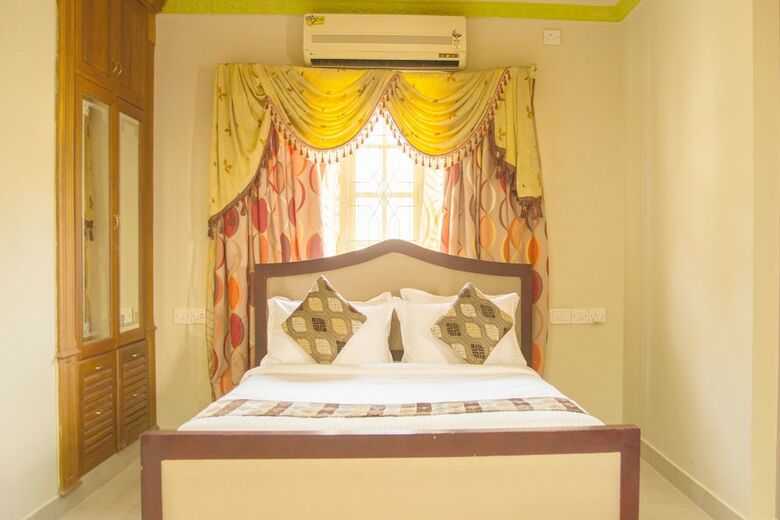 Hotel Oyo 23736 Royale Suites And Apartments