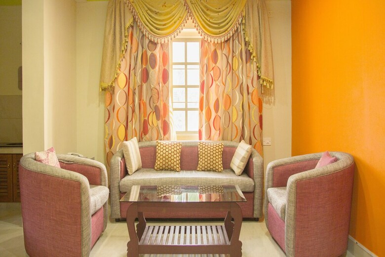 Hotel Oyo 23736 Royale Suites And Apartments