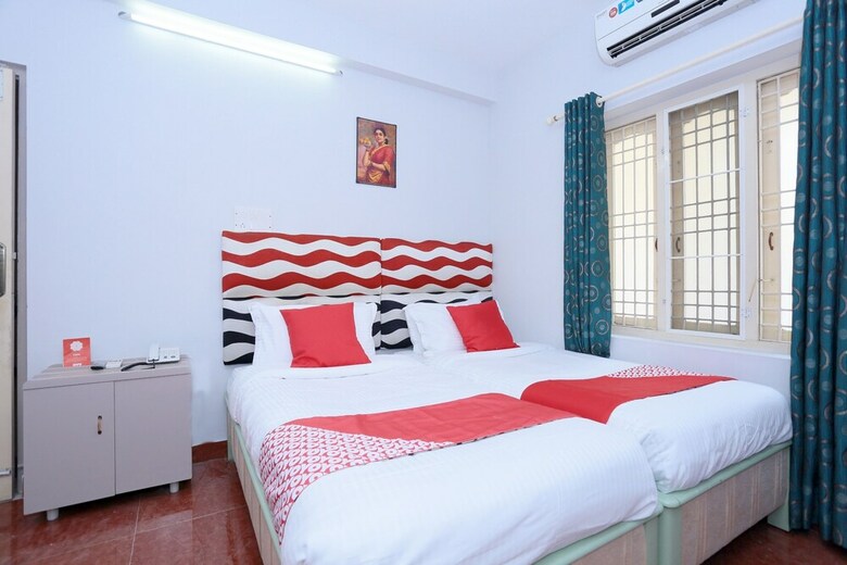 Hotel Oyo 23736 Royale Suites And Apartments