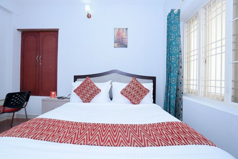 Hotel Oyo 23736 Royale Suites And Apartments