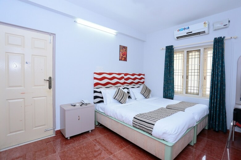 Hotel Oyo 23736 Royale Suites And Apartments