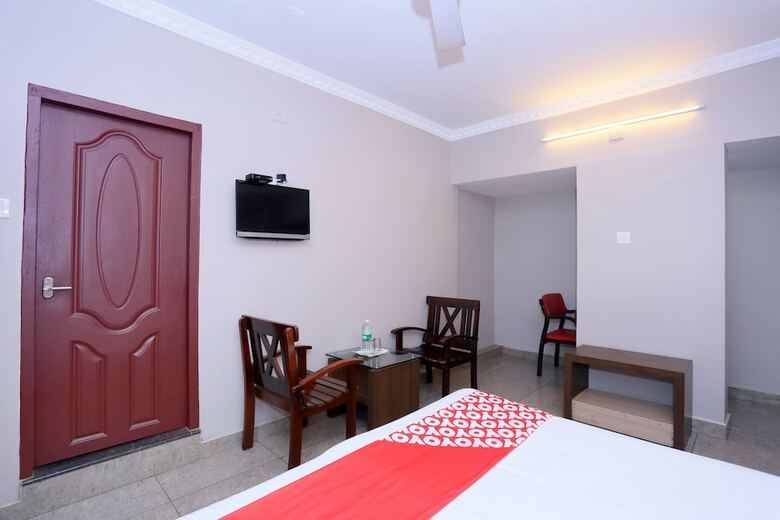 Hotel Oyo 23116 Gino Tourist Home
