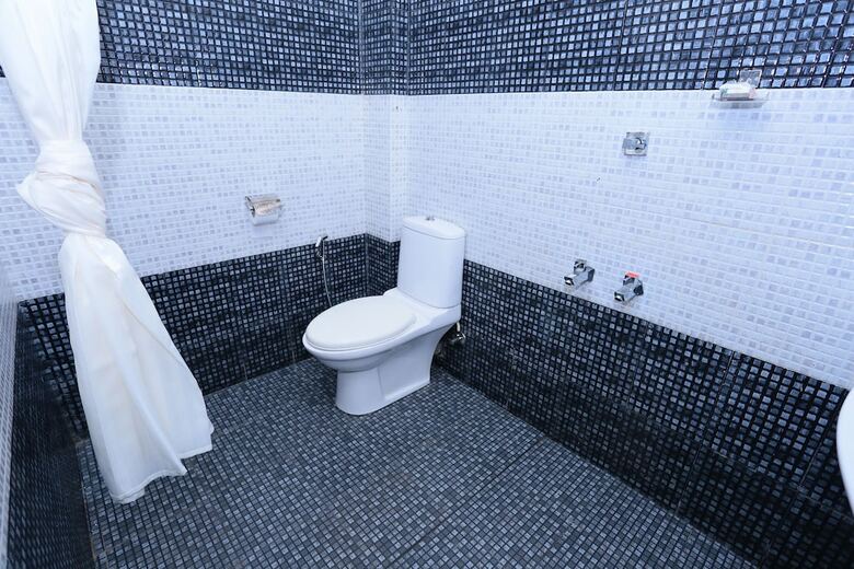 Hotel Oyo 23116 Gino Tourist Home