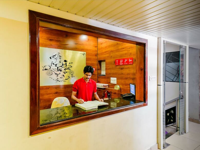 Oyo 23115 Hotel Saravana