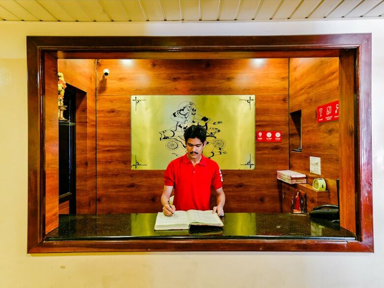 Oyo 23115 Hotel Saravana