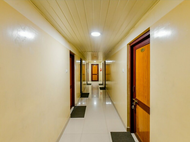 Oyo 23115 Hotel Saravana