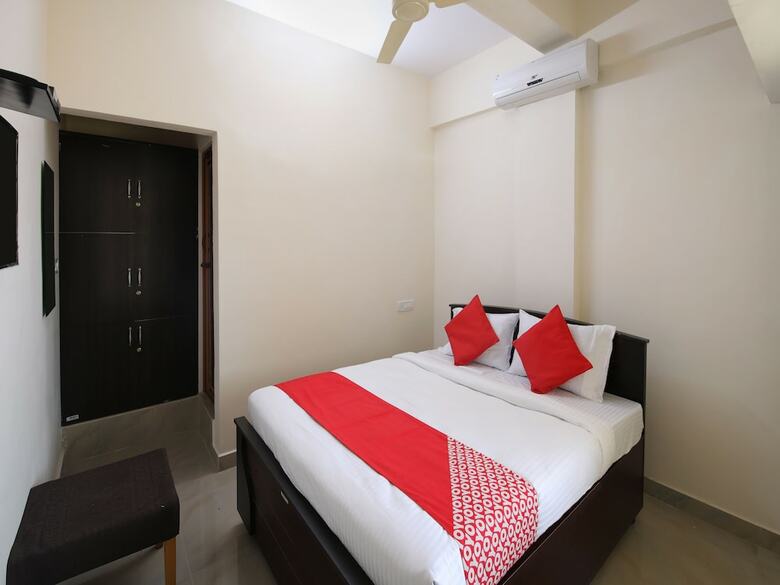 Hotel Oyo 19926 S B R Residence
