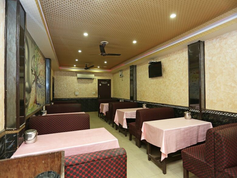 Hotel Oyo 22507 Anjuman